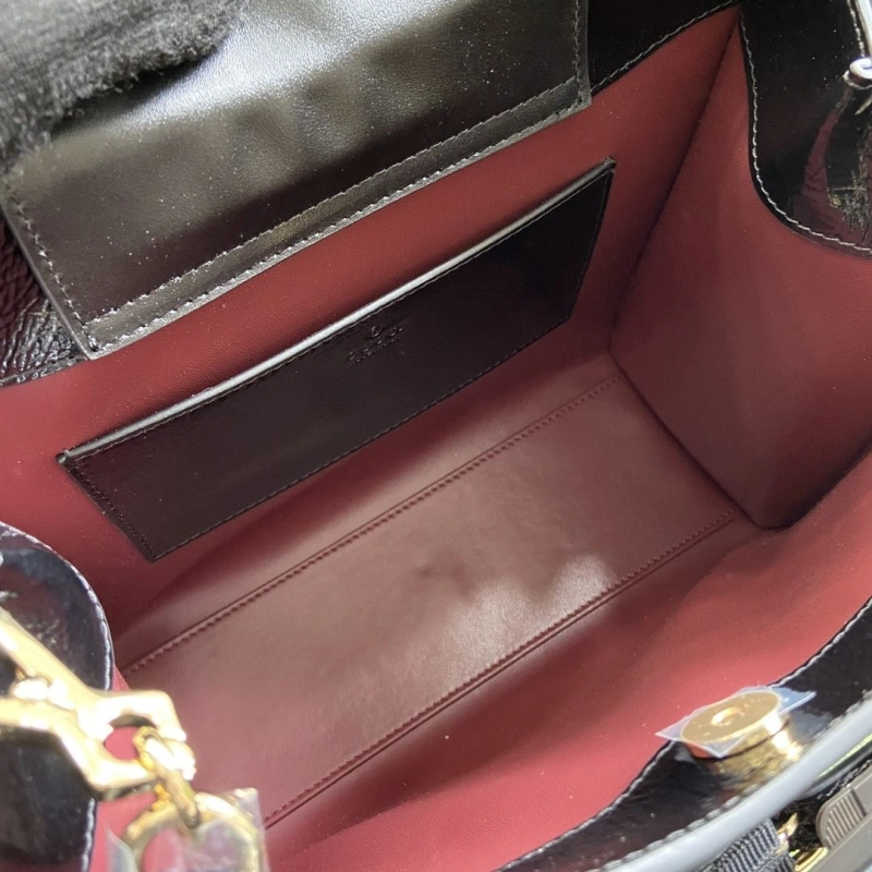 Gucci Top Handle Bags 4011-0009