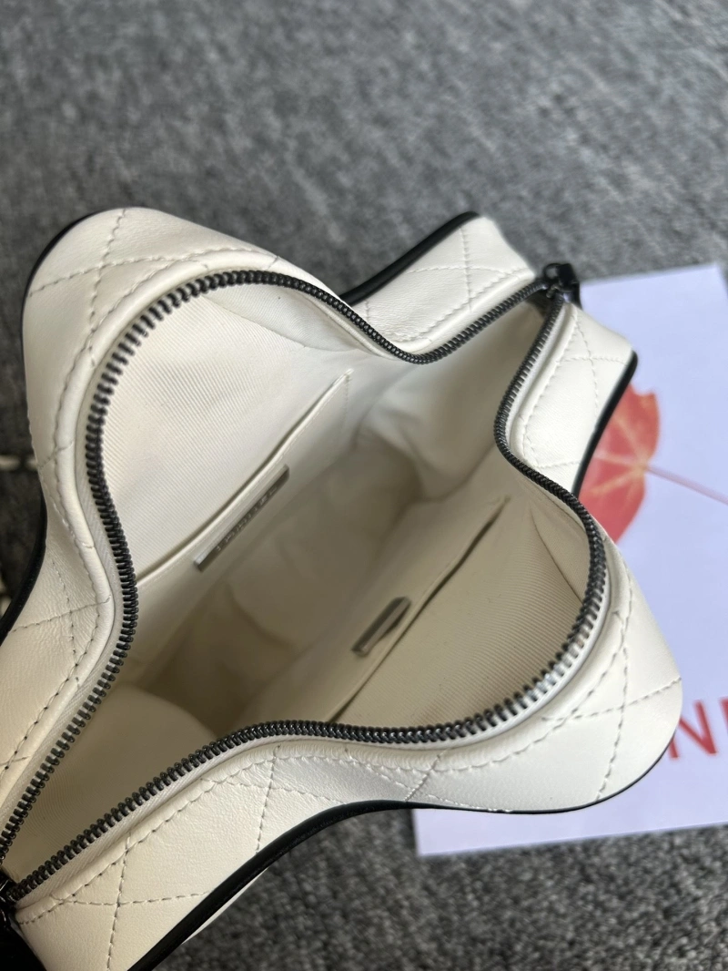 Chanel Round Bags 4016A-0572