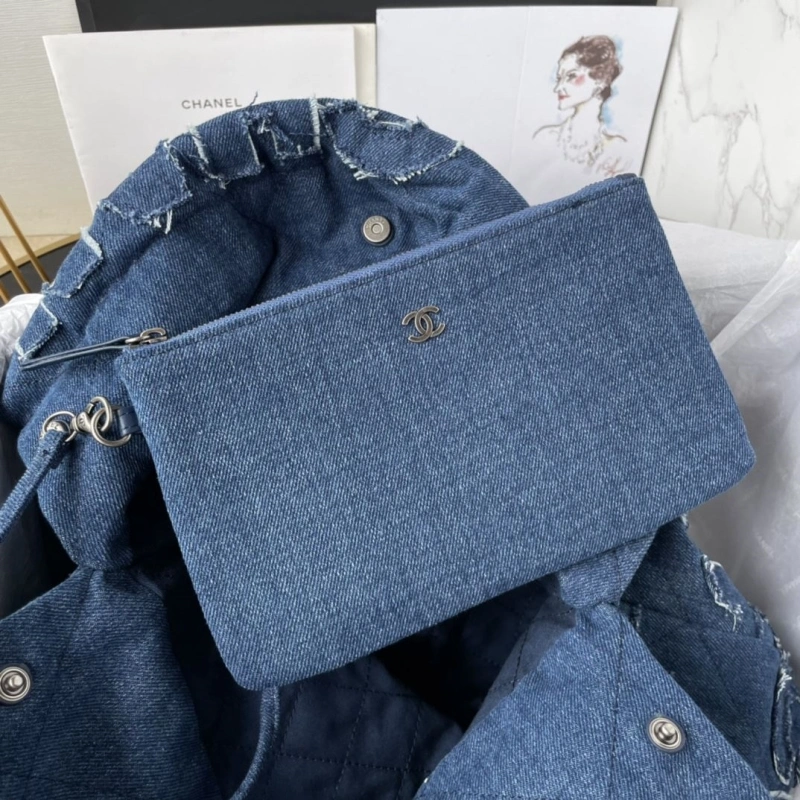 Chanel Shopping Bags 4017-0382