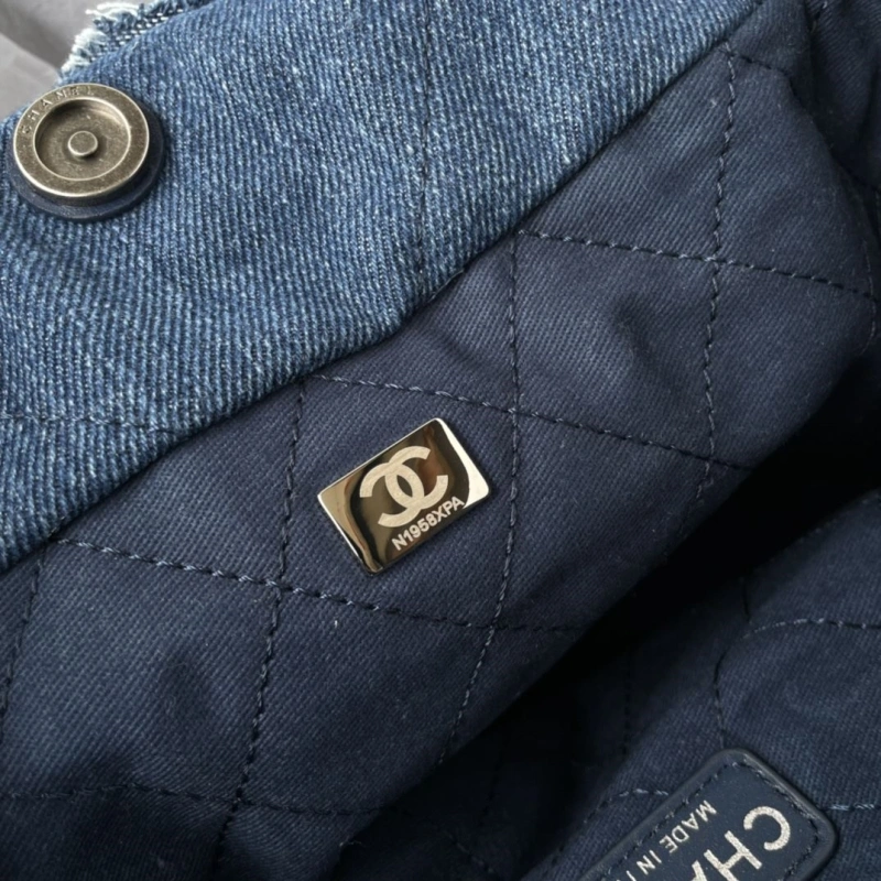 Chanel Shopping Bags 4017-0384