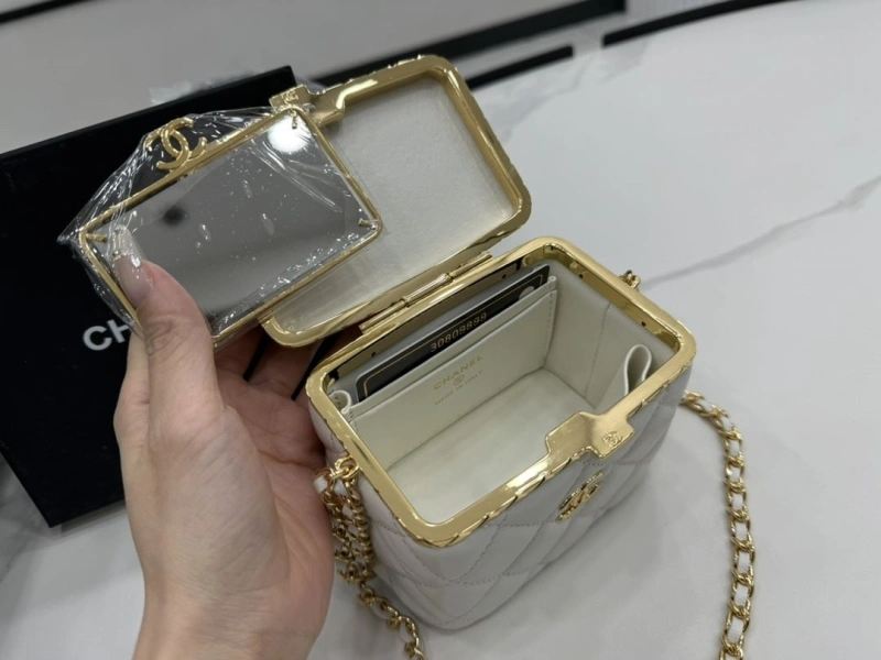 Chanel Cosmetic Bags 4017-0494