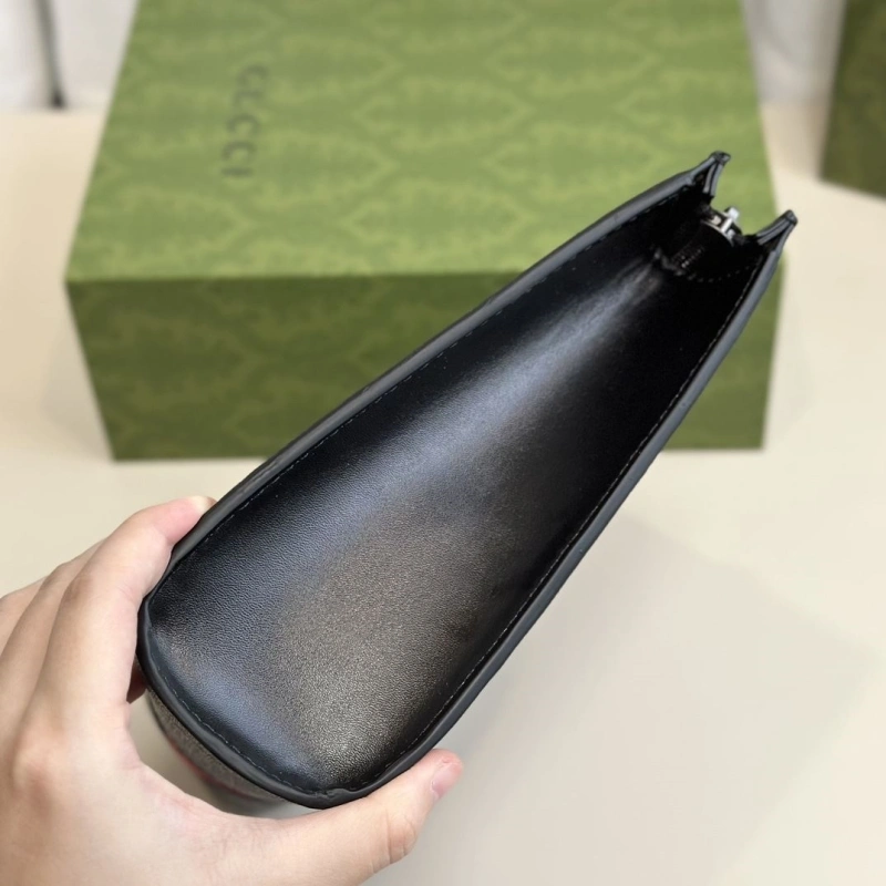 Gucci Clutch Bags 4032-0221