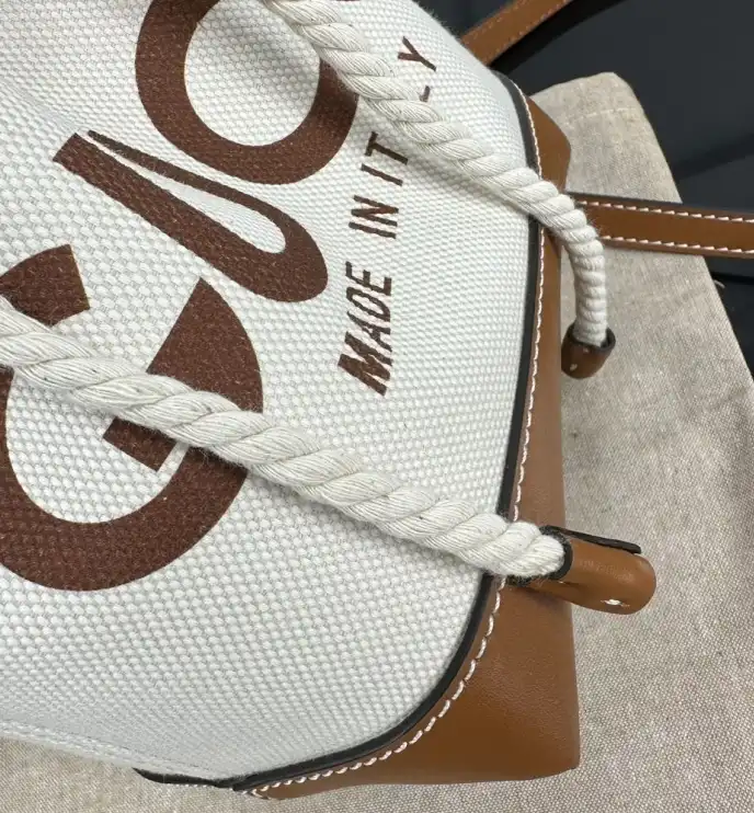 Gvc*1 bucket bags 4034g-0050