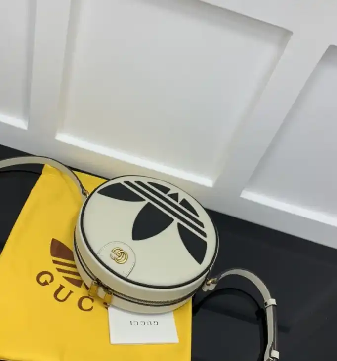 Gucci Round Bags 4034H-0122