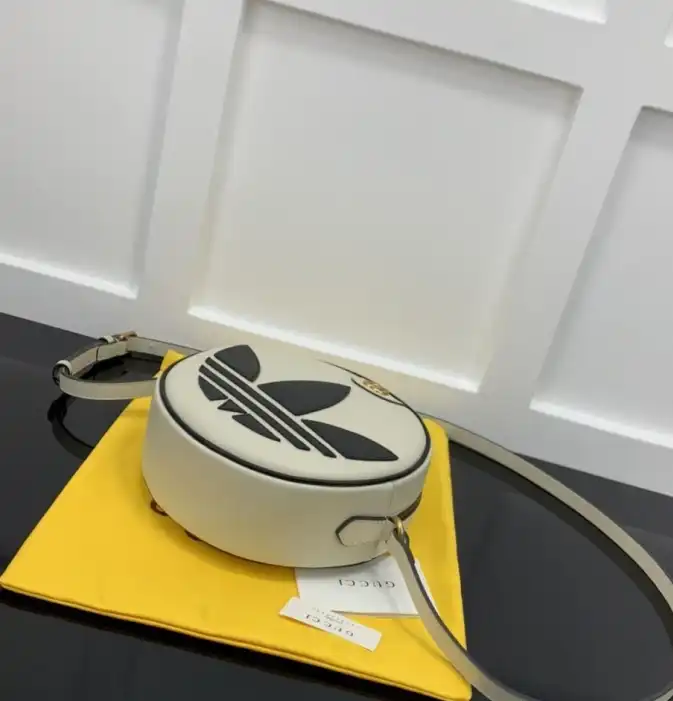 Gucci Round Bags 4034H-0122