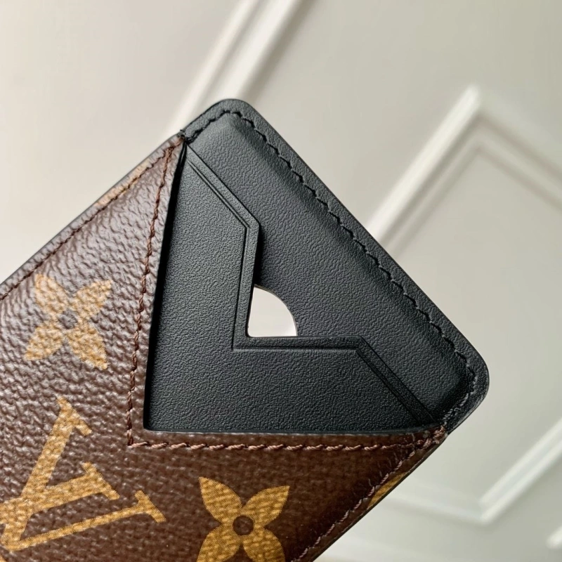 LV Wallets 4048A-0069