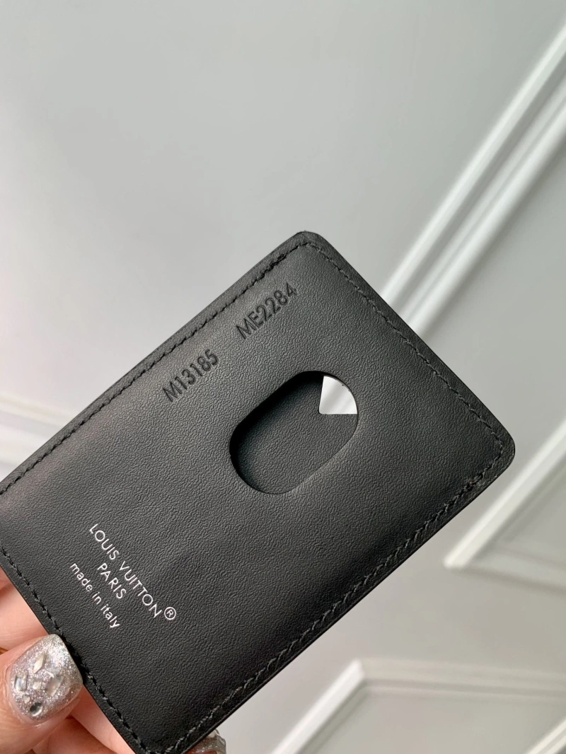 LV Wallets 4048A-0069