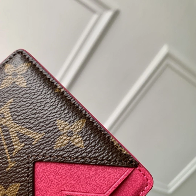 LV Wallets 4048A-0070