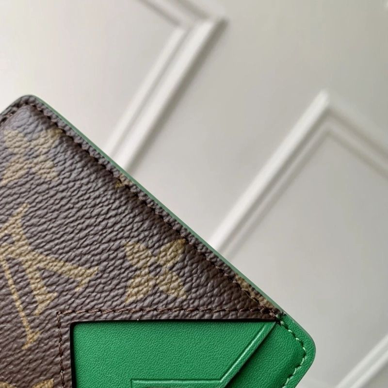 LV Wallets 4048A-0071