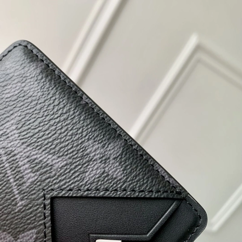 LV Wallets 4048A-0072