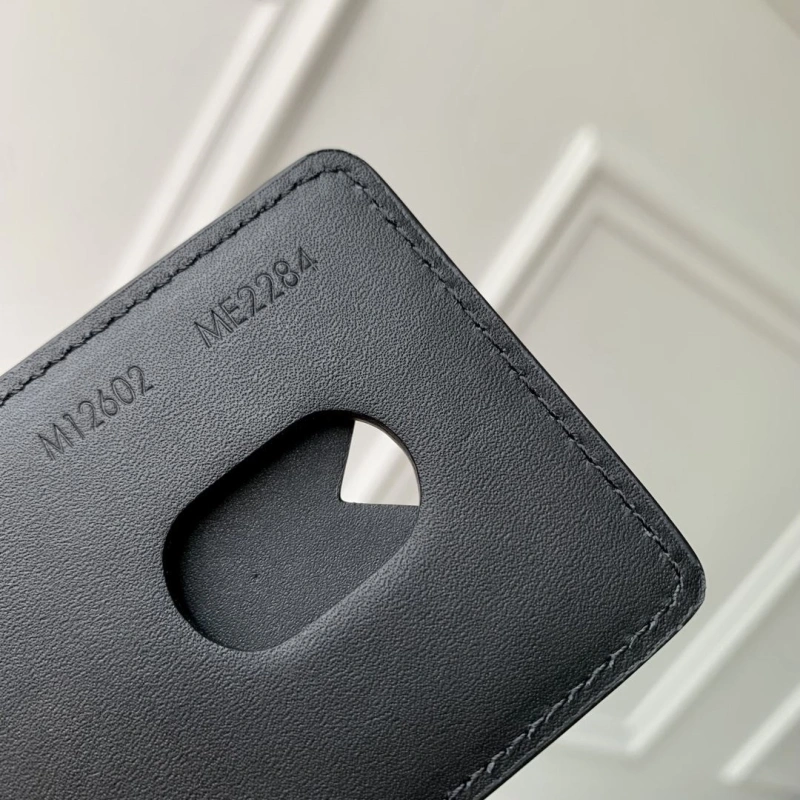 LV Wallets 4048A-0072