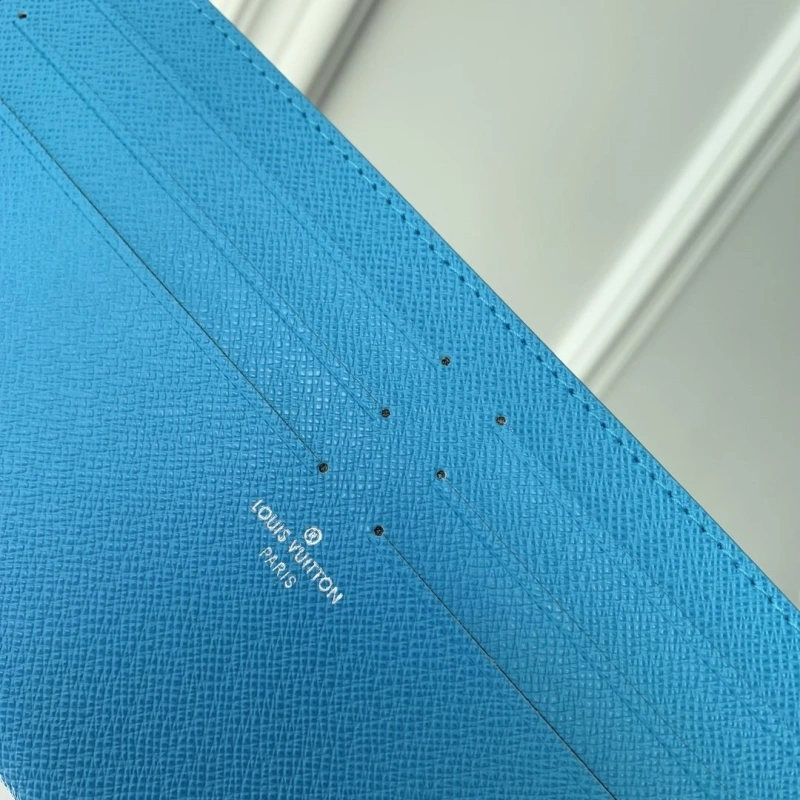 LV Wallets 4048A-0077