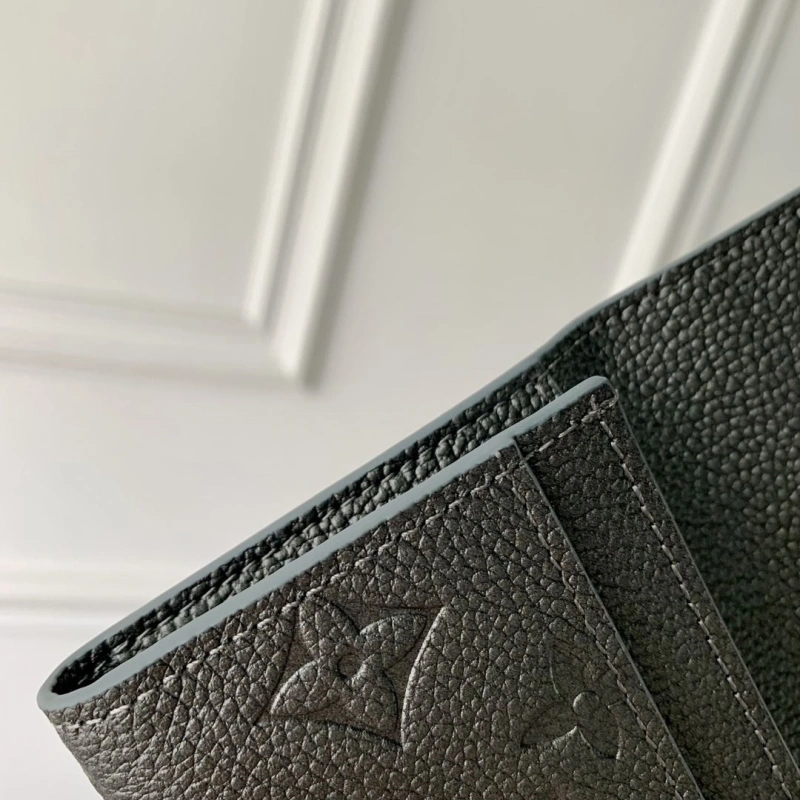 LV Wallets 4048A-0097