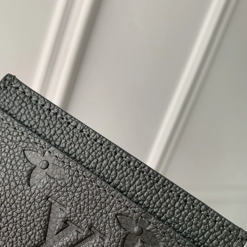 LV Wallets 4048A-0097