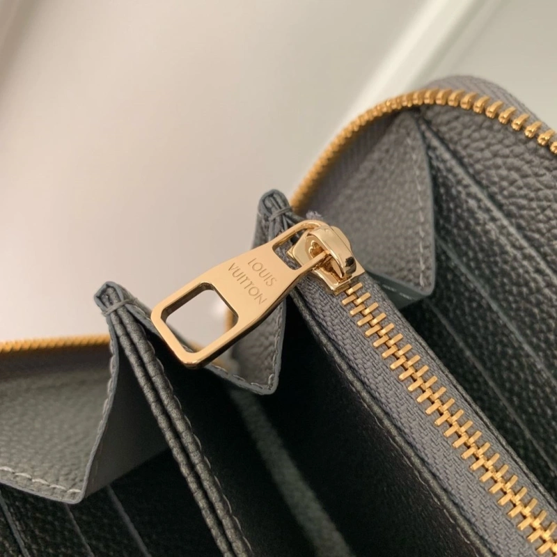 LV Wallets 4048A-0102