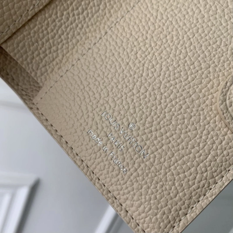 LV Wallets 4048A-0105