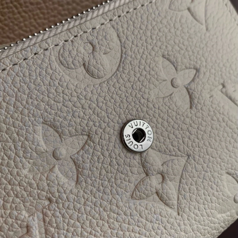 LV Wallets 4048A-0106