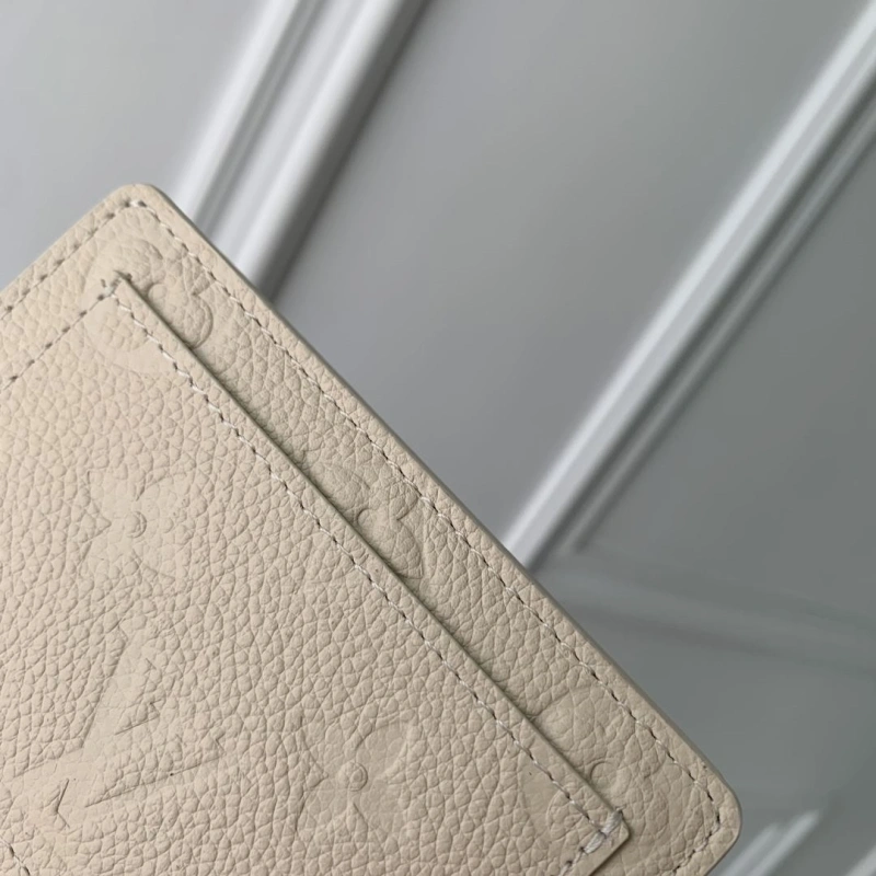 LV Wallets 4048A-0107