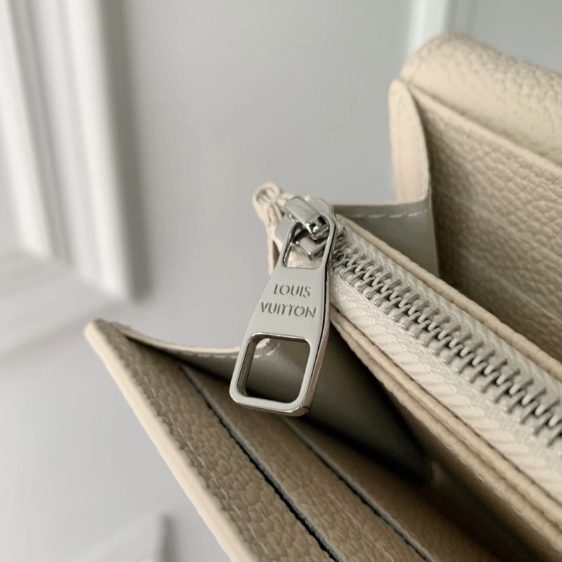 LV Wallets 4048A-0108