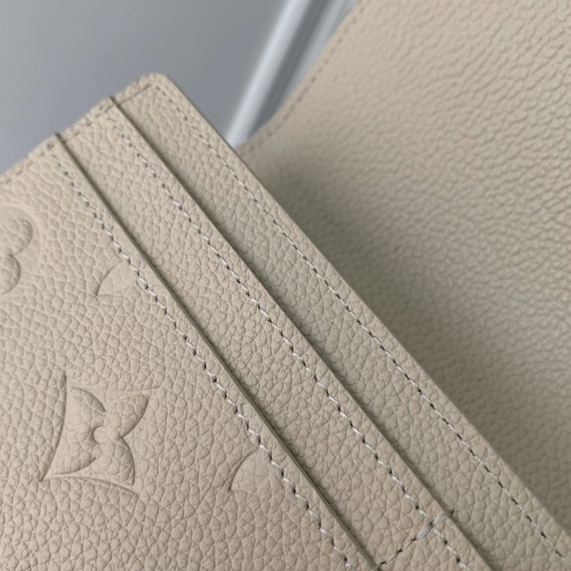 LV Wallets 4048A-0108