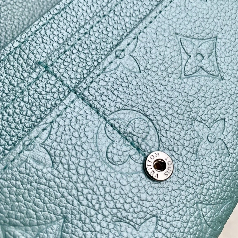 LV Wallets 4048A-0136