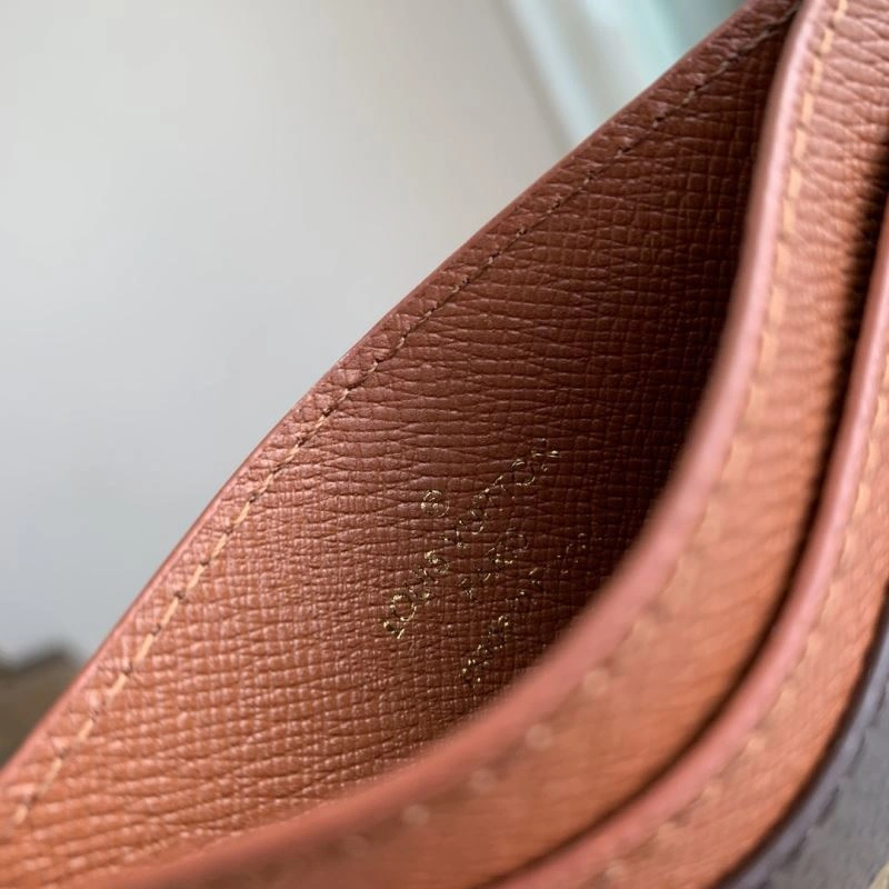 LV Wallets 4048F-0061