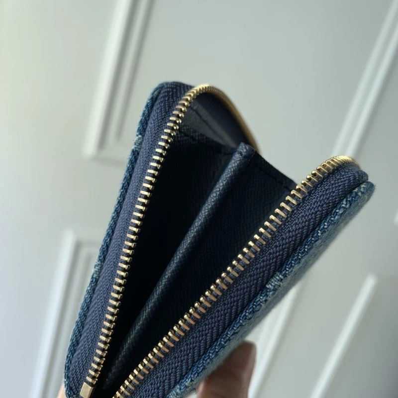 LV Wallets 4048F-0100