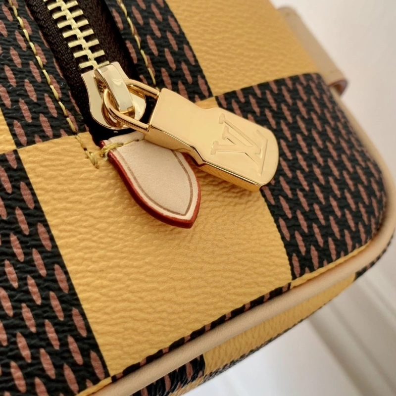 LV Cosmetic Bags 4048I-0051