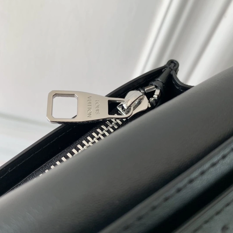 LV Wallets 4048I-0486