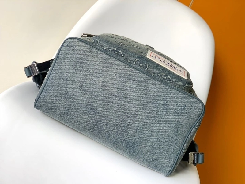 LV Backpacks 4056D-0136