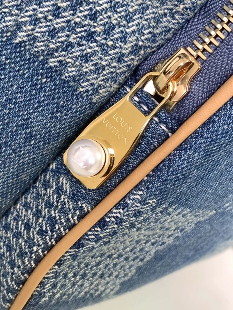 LV Backpacks 4056D-0403