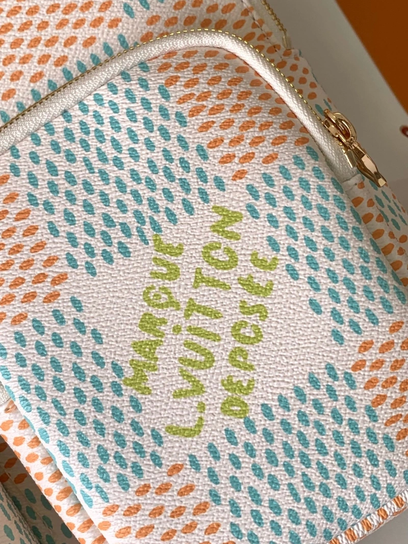 LV Backpacks 4056D-0519