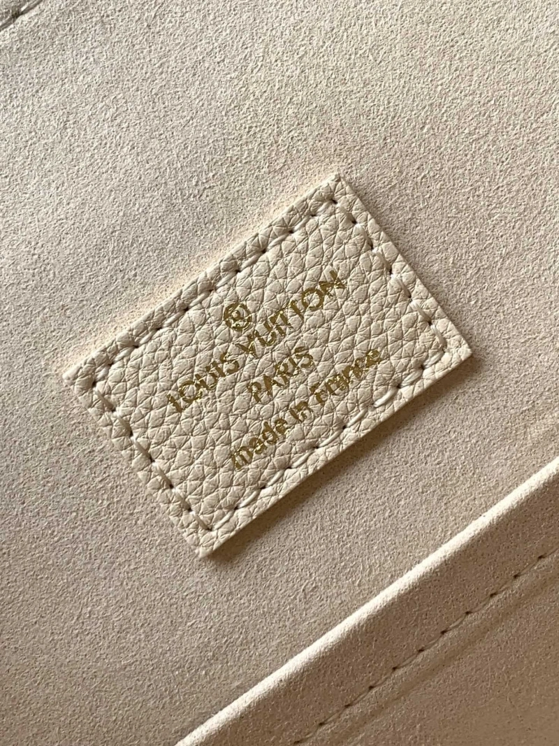 LV Backpacks 4056D-0553