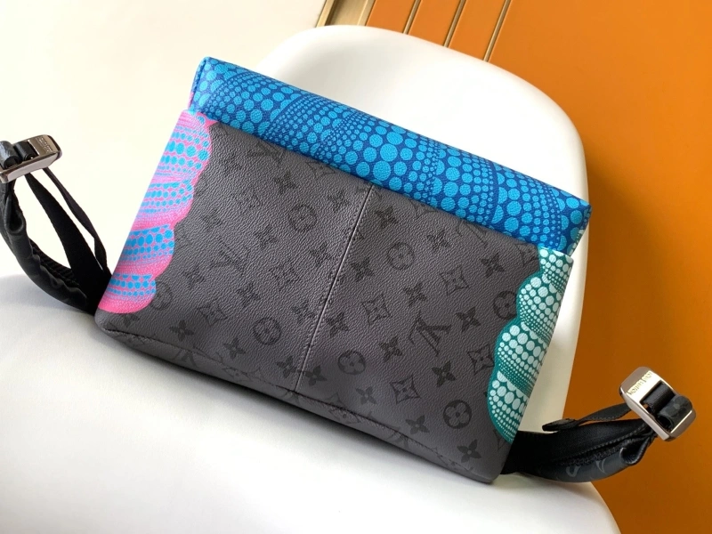 LV Backpacks 4056F-0601