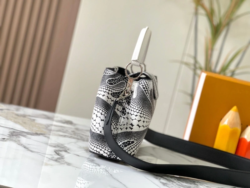 LV Capucines Bags 4081B-0388