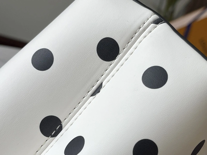 LV Capucines Bags 4081B-0416