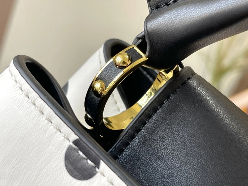 LV Capucines Bags 4081B-0417