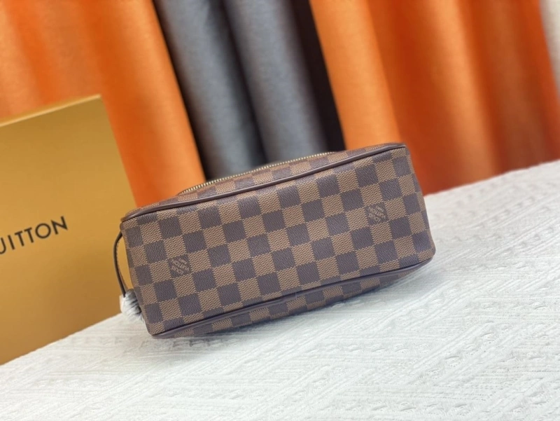 LV Cosmetic Bags 4081B-0536