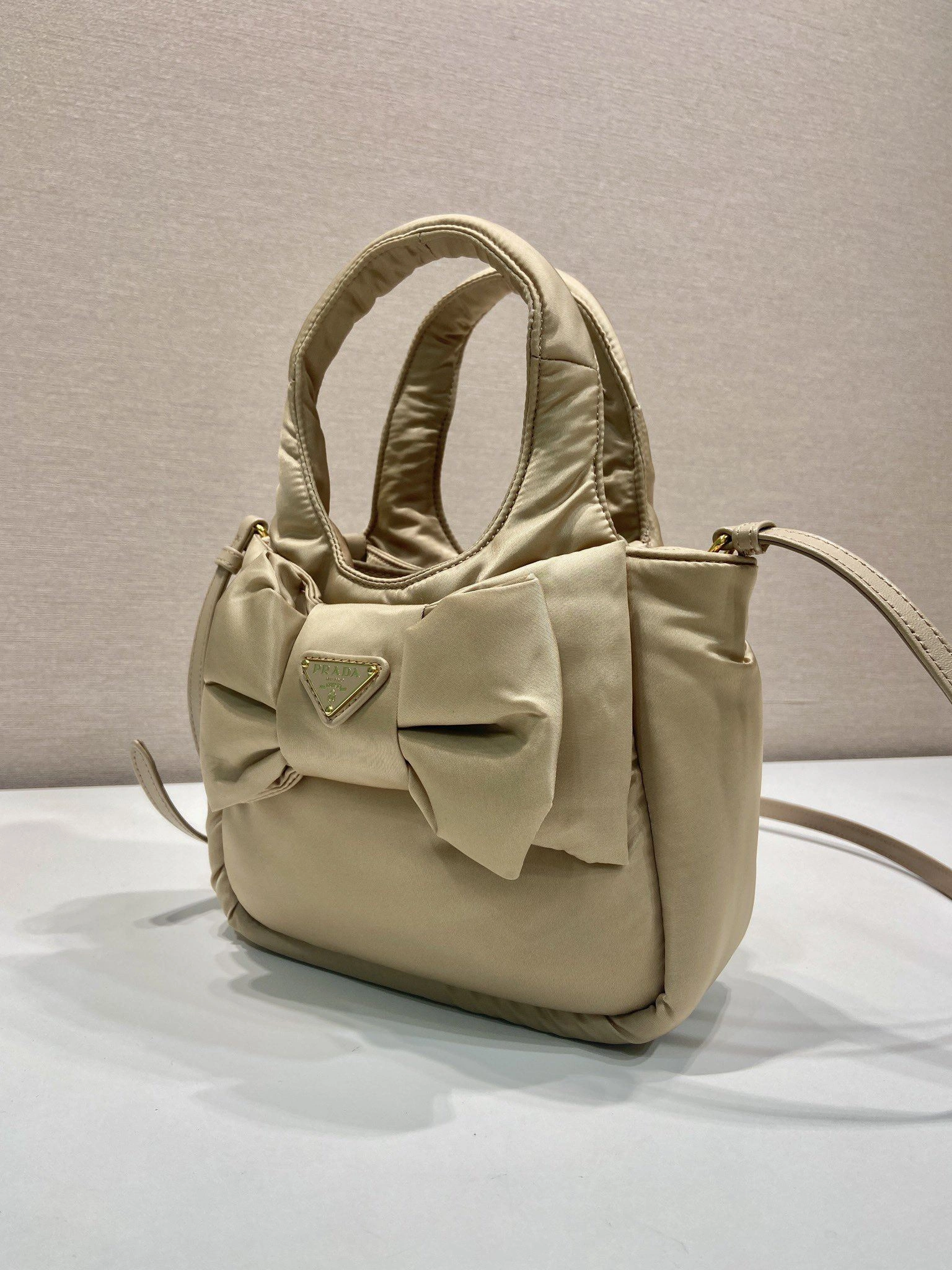 Prada Top Handle Bags 4099A-0100