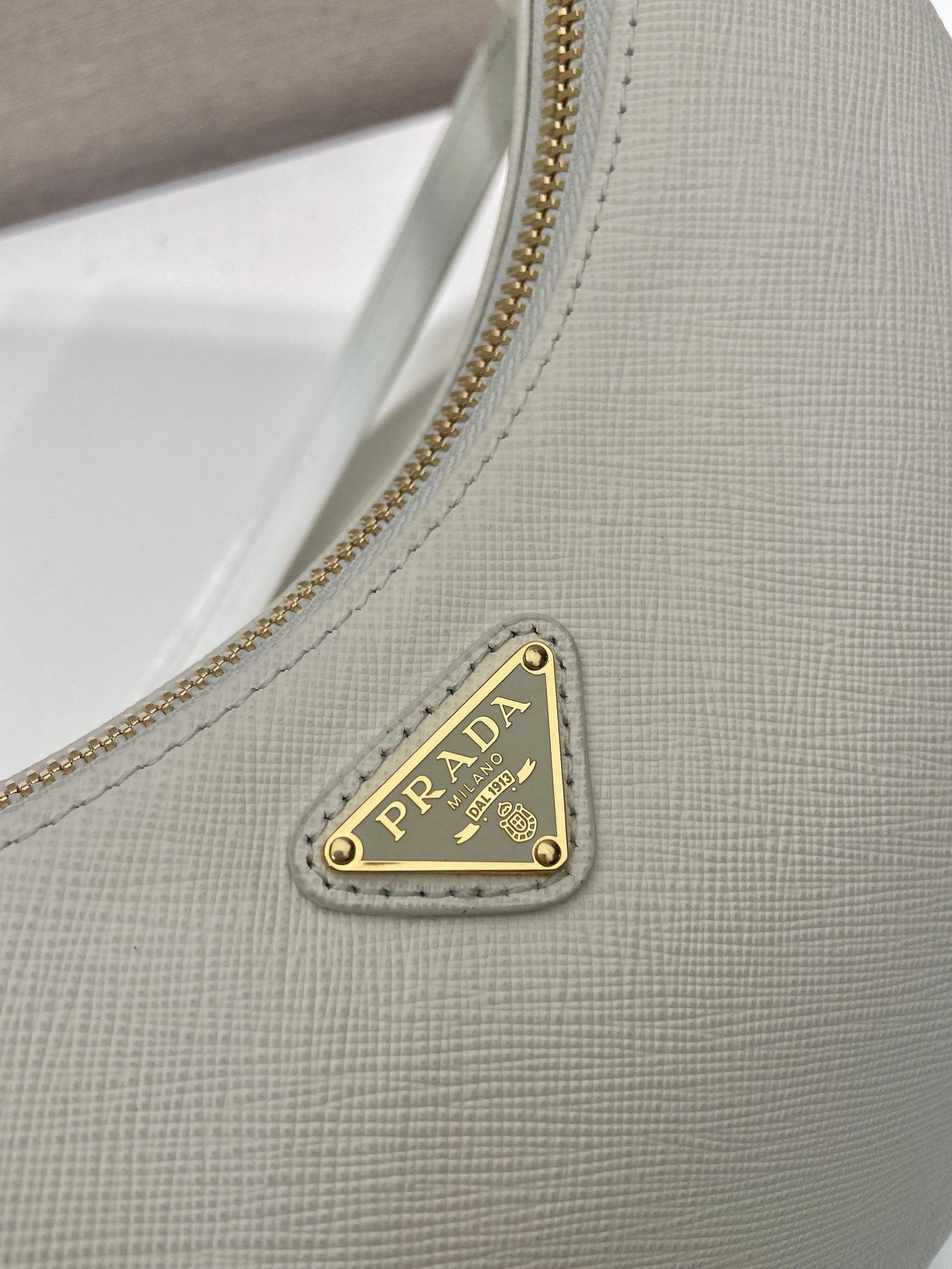 Prada Top Handle Bags 4099A-0113