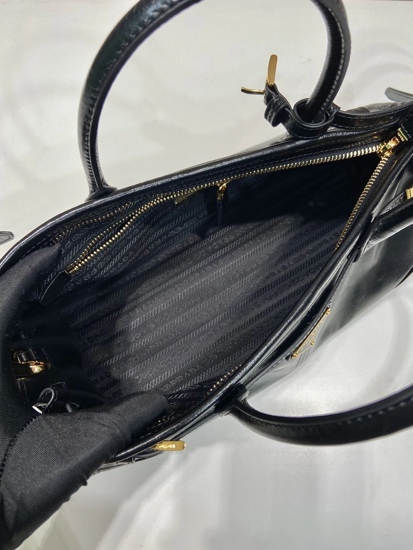 Prada Top Handle Bags 4099A-0126