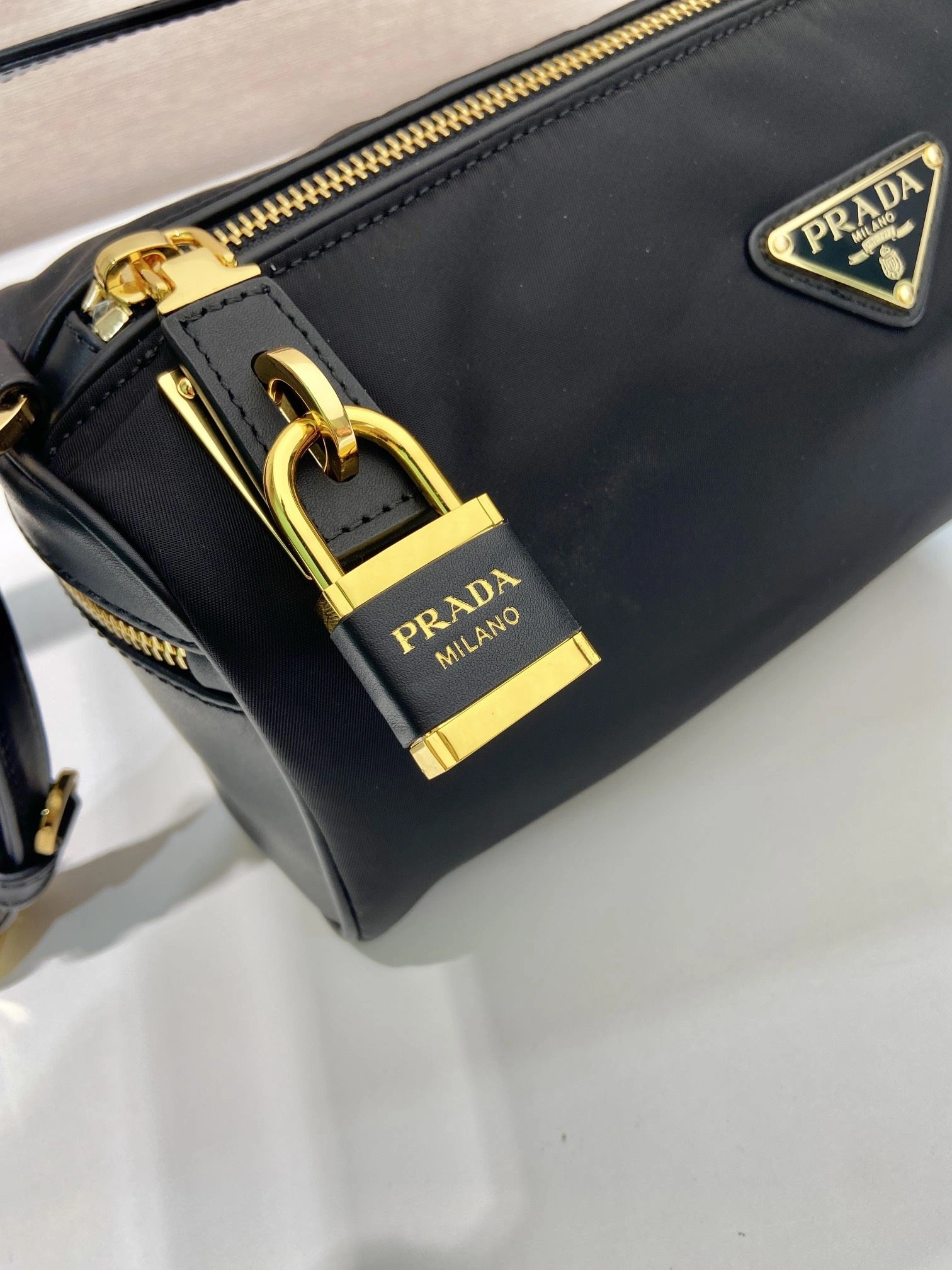 Prada Round Bags 4099A-0198