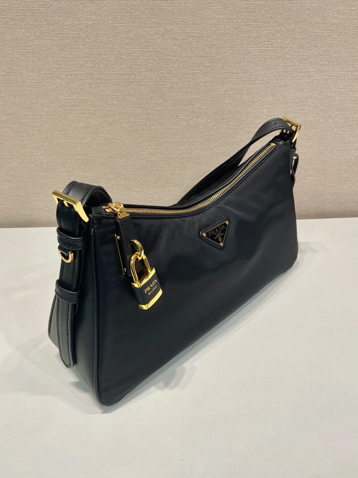 Prada Top Handle Bags 4099A-0199