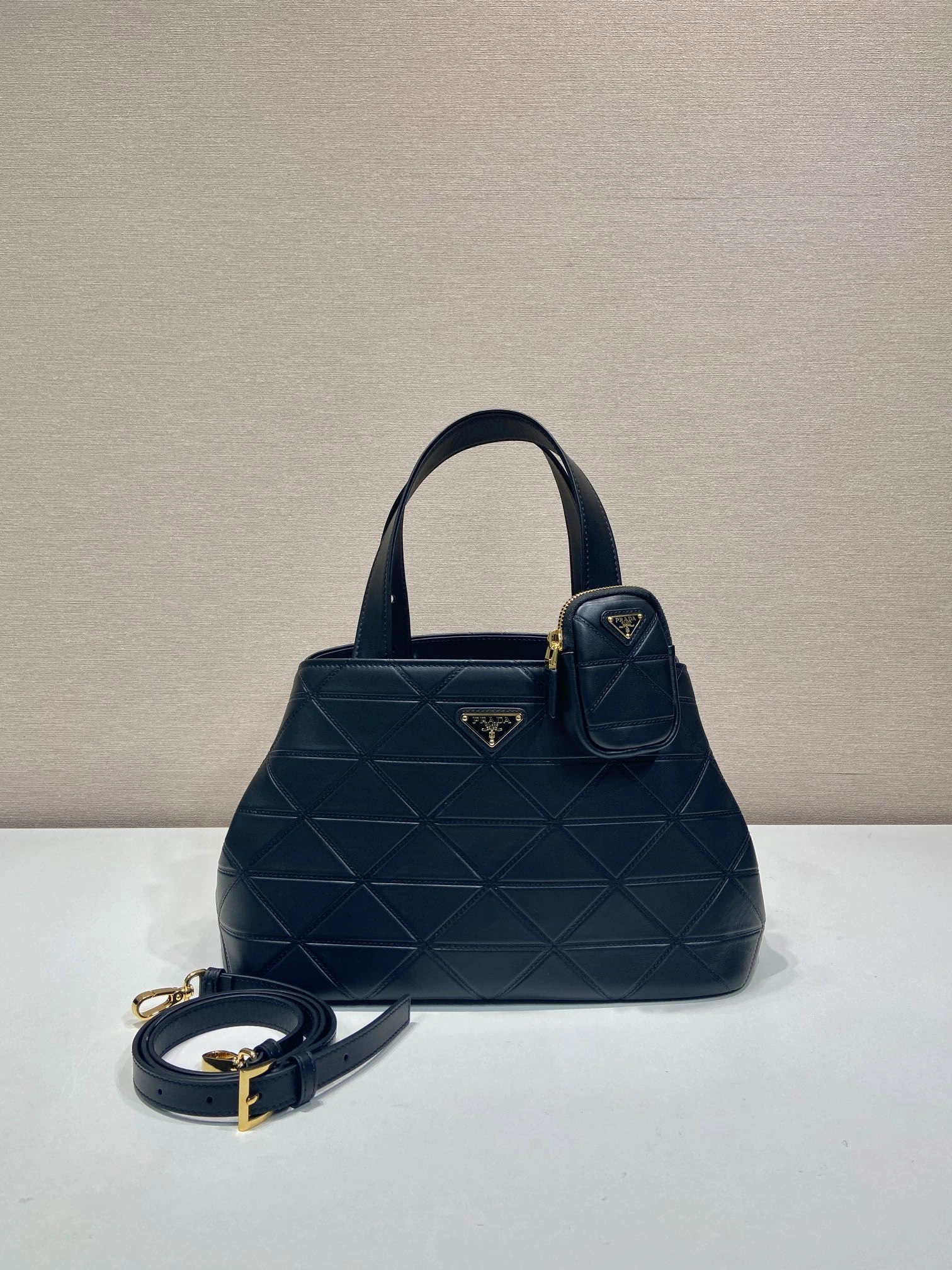 Prada Top Handle Bags 4099A-0204