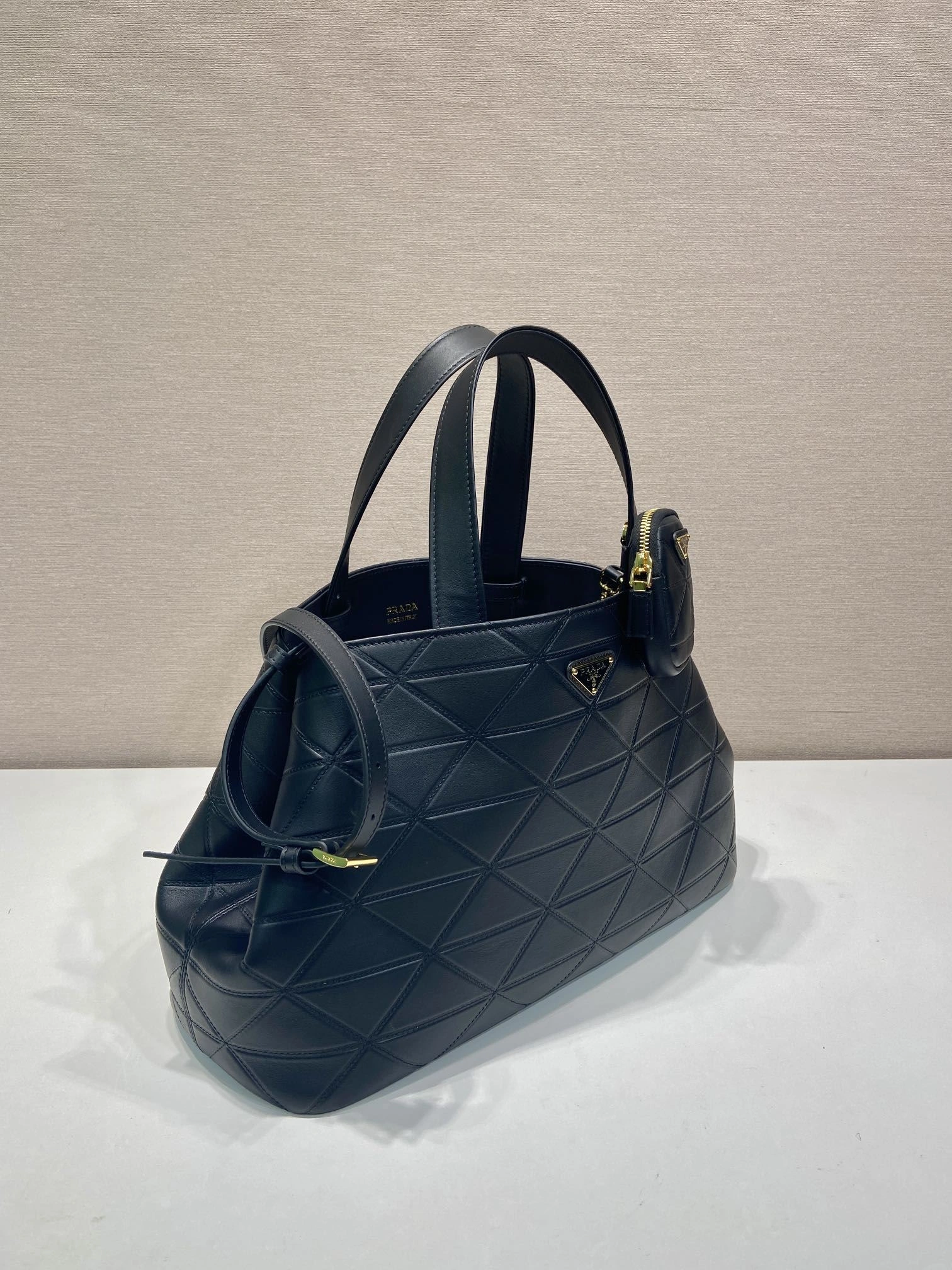 Prada Top Handle Bags 4099A-0205