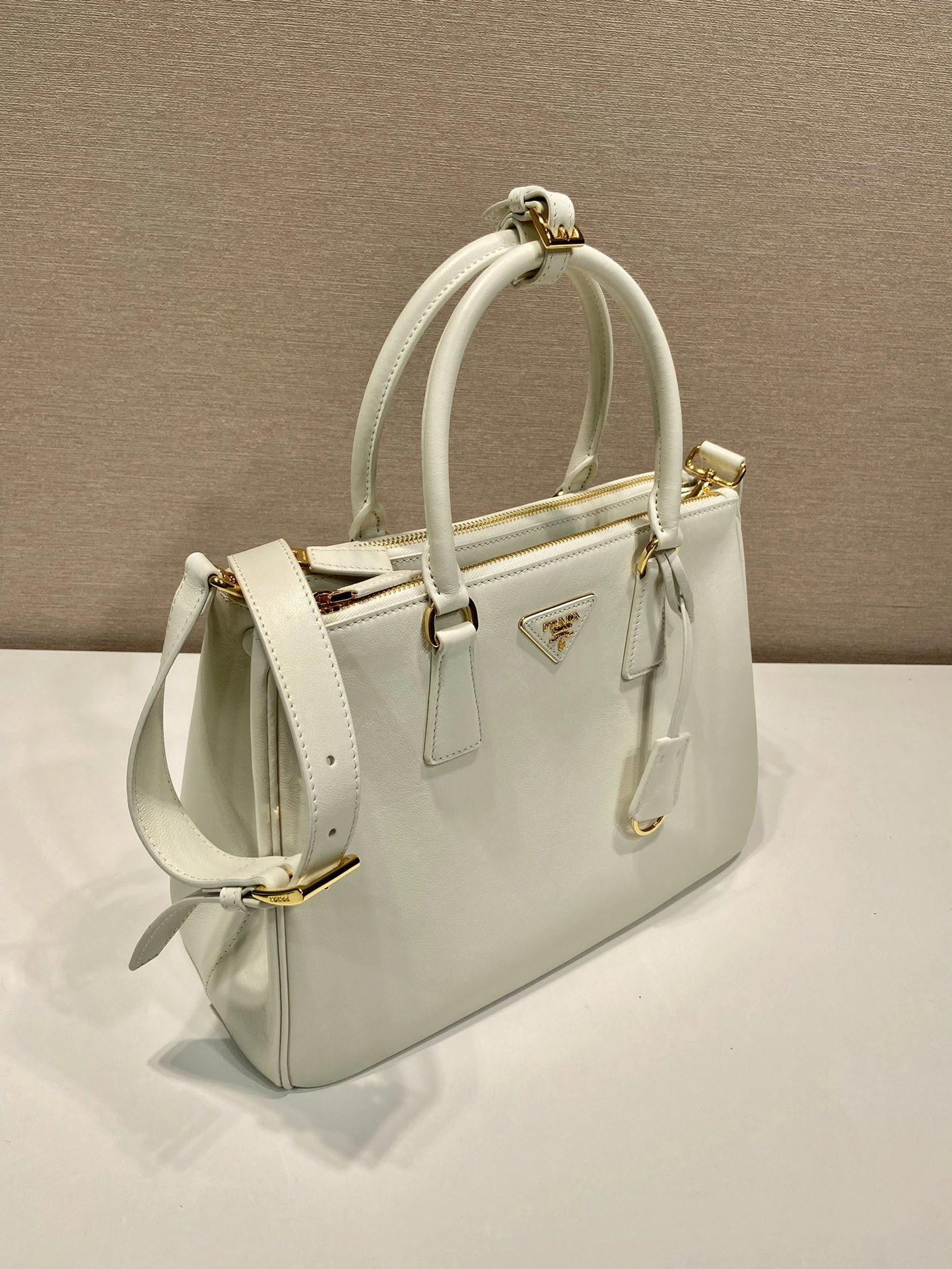 Prada Top Handle Bags 4099A-0211