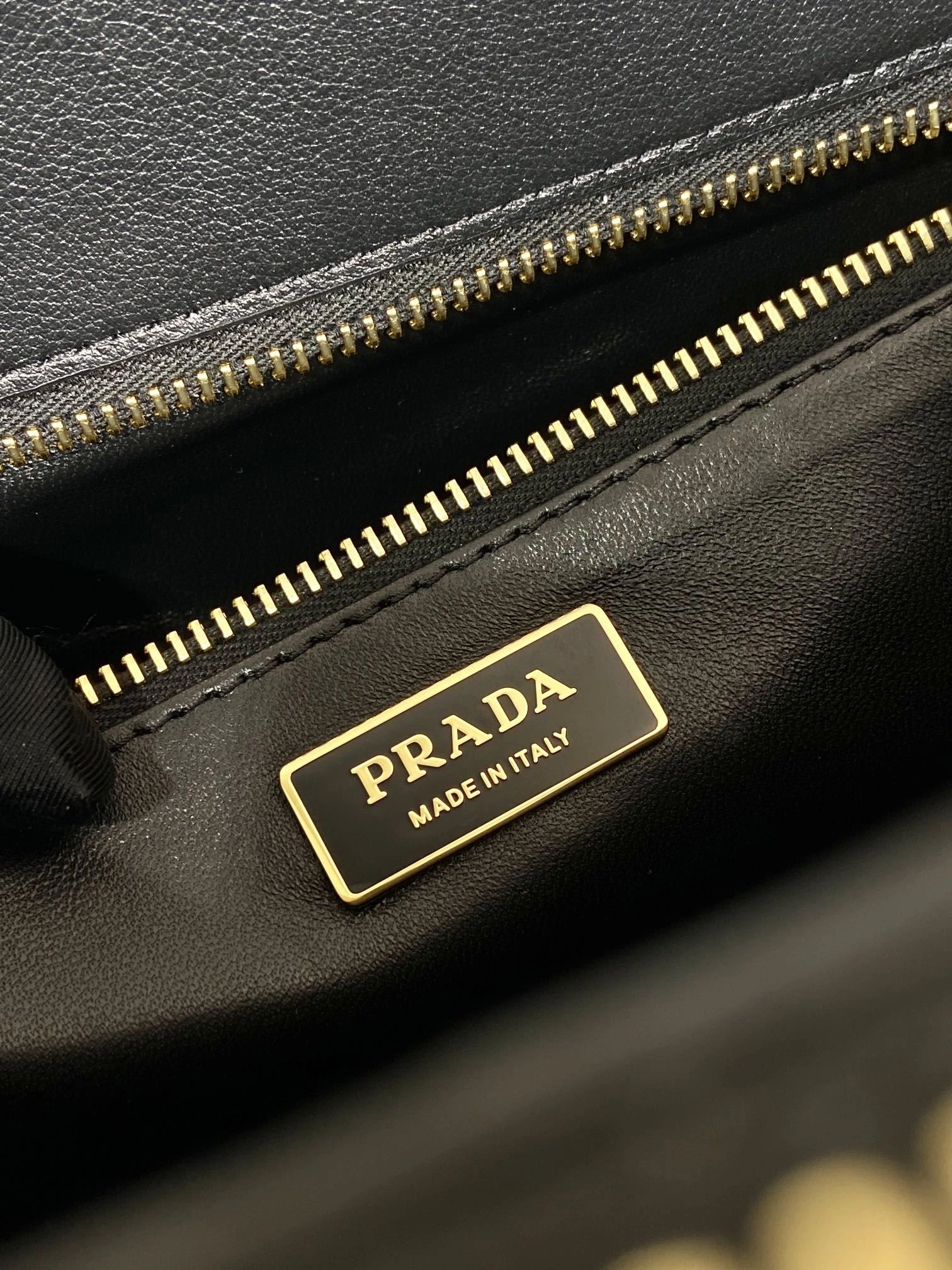 Prada Top Handle Bags 4099A-0214