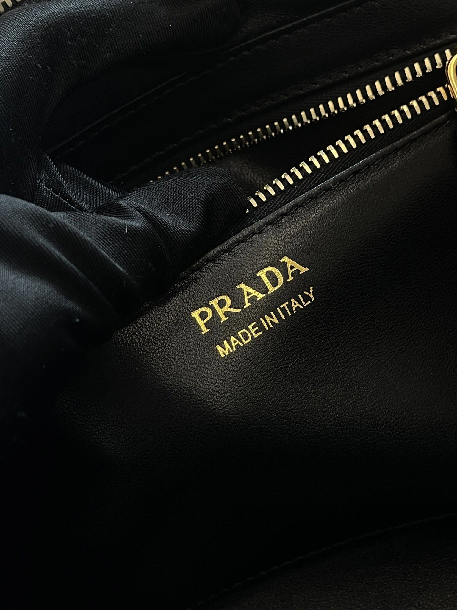 Prada Top Handle Bags 4099A-0231