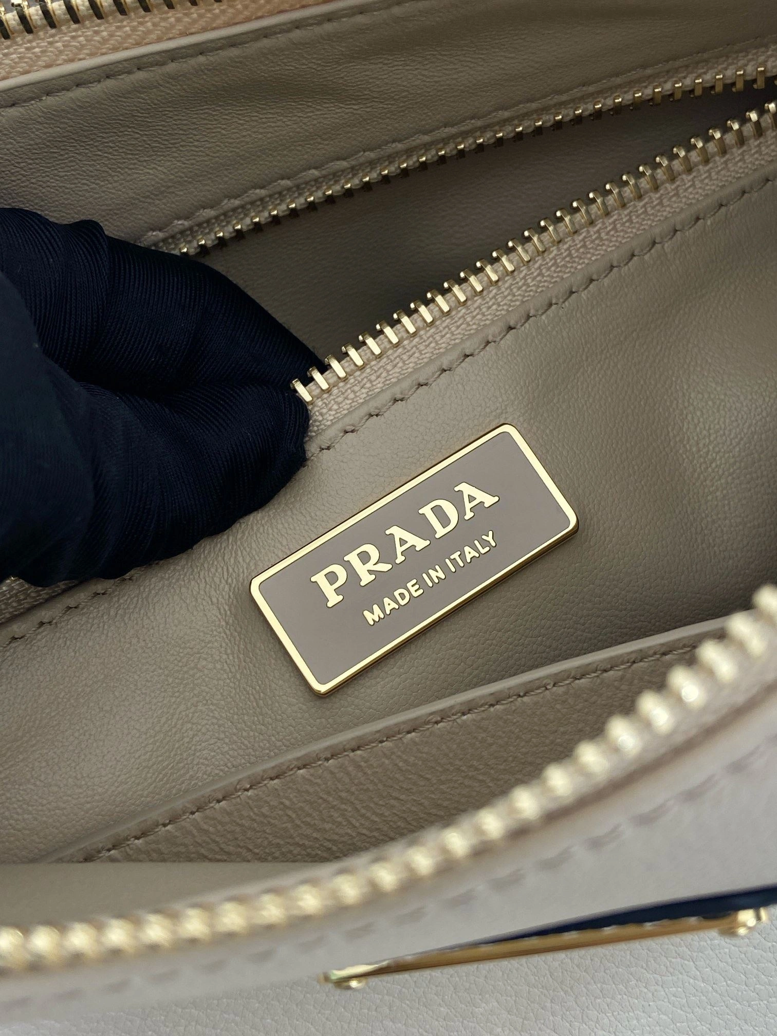 Prada Top Handle Bags 4099A-0460