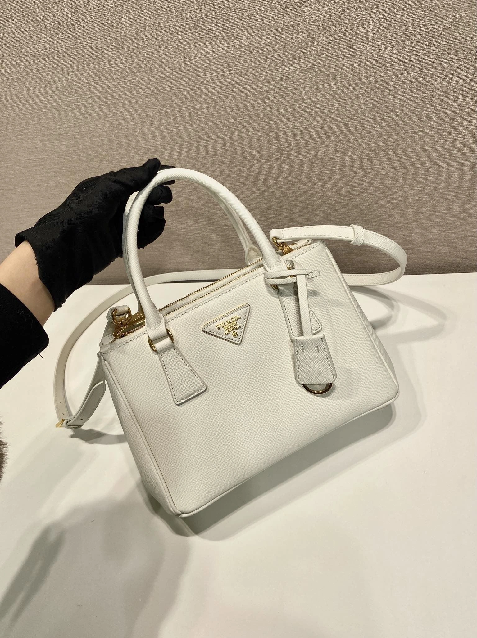 Prada Top Handle Bags 4099A-0537